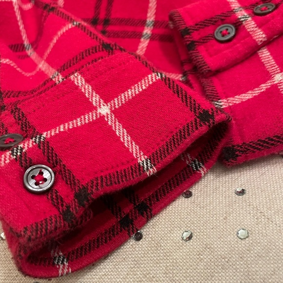 Lands End woman’s red plaid long sleeve top with stretch. Preowned in great cond - Picture 11 of 14
